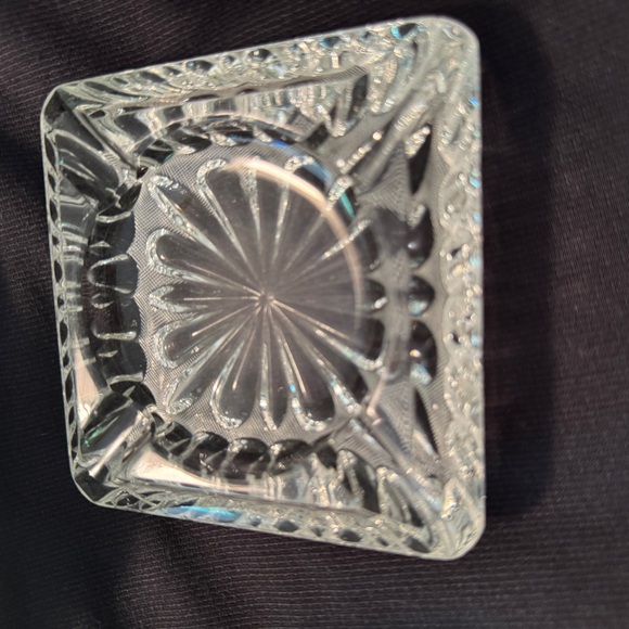 VINTAGE CRYSTAL ASH TRAY Elegant Glass Trinket Dish 4 inches HEAVY - Picture 3 of 8